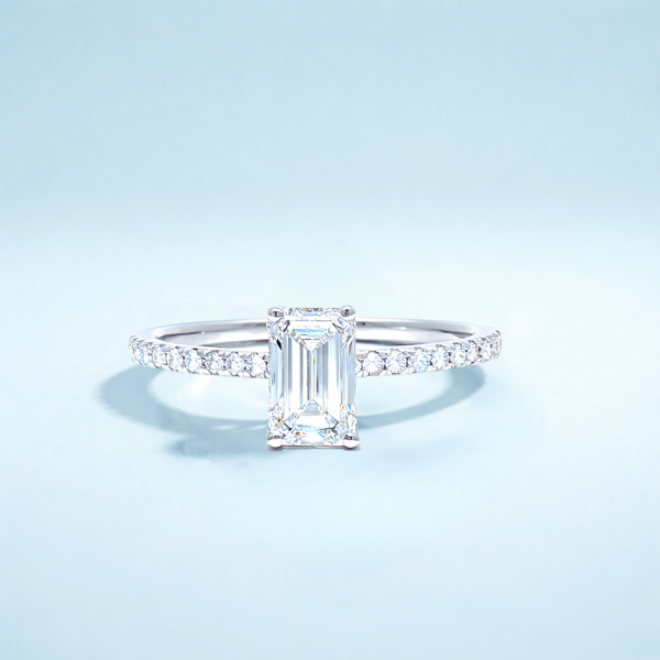 Emerald Lumière Ring